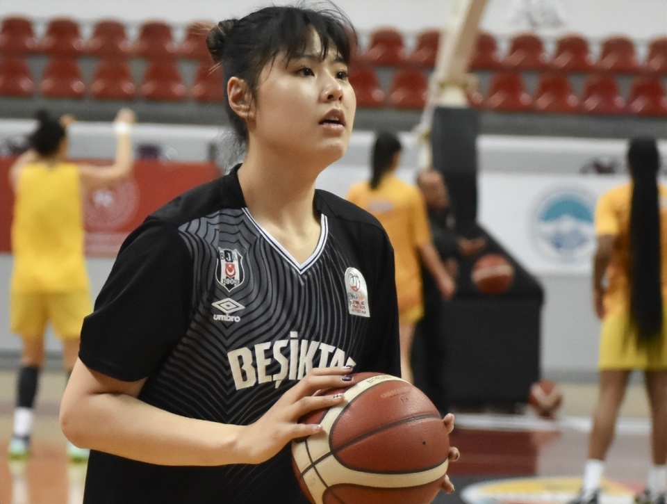 瑞士女篮一支劲旅在比赛中力挫对手，图谋夺冠(瑞士女篮一支劲旅在比赛中力挫对手,图谋夺冠的是谁)